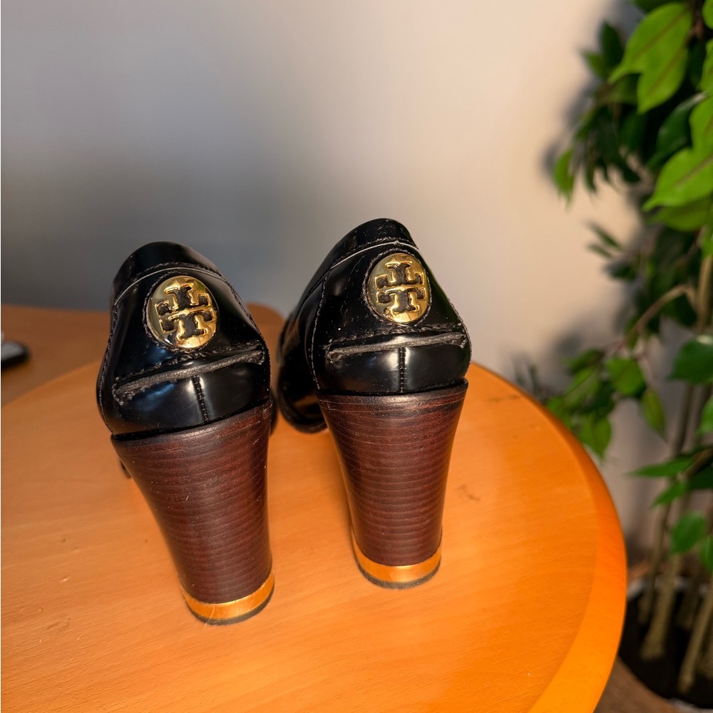 Elegant Black Leather Heeled Loafers - Picture 3 of 7